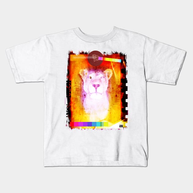 the queen Kids T-Shirt by kharmazero